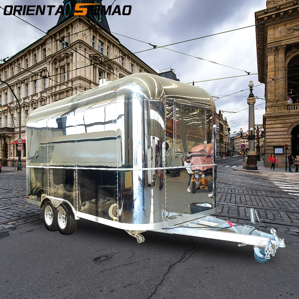 Camion comercial cu alimente