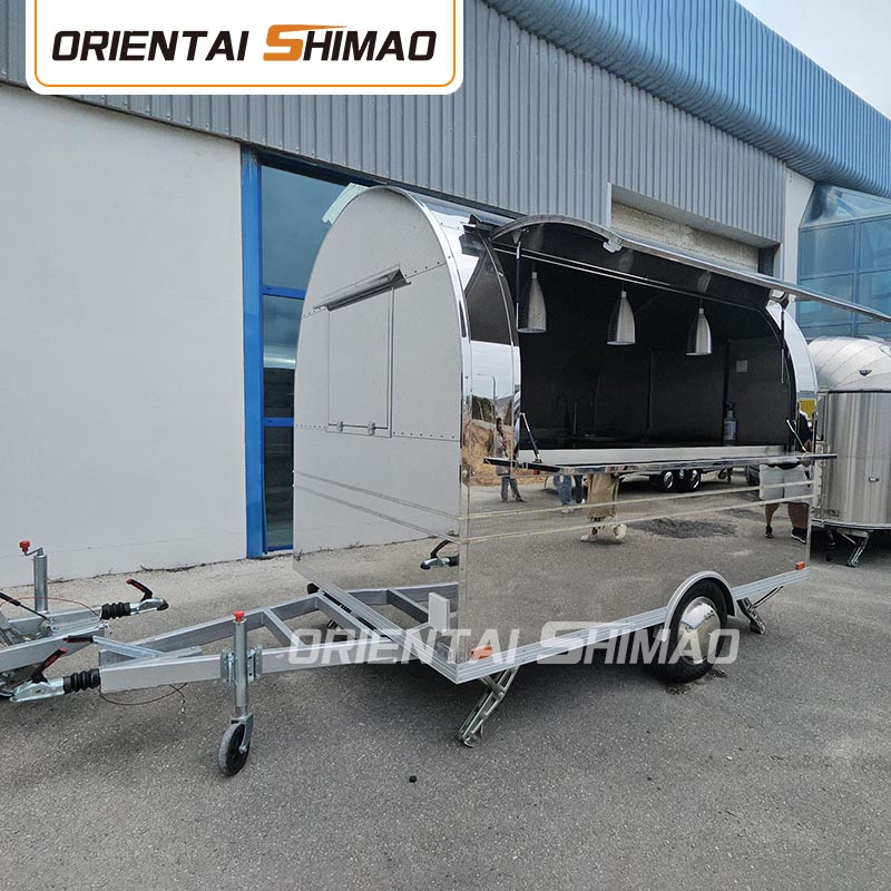 Camion cu alimente cerc mic
