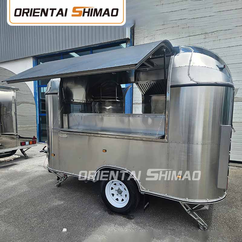 Camion cu remorcă alimentară mică