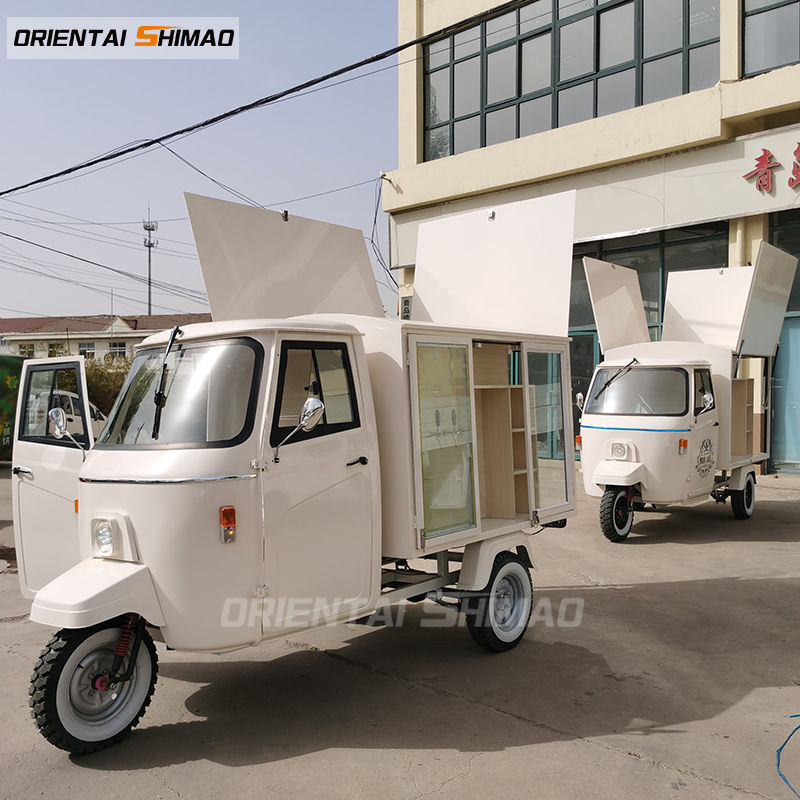 Camion cu alimente Tuk Tuk